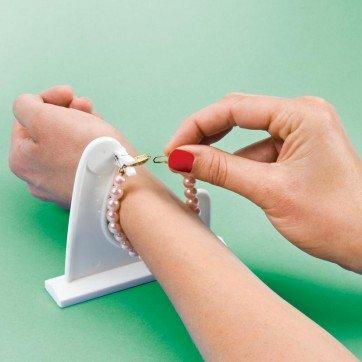 bracelet fastener helper